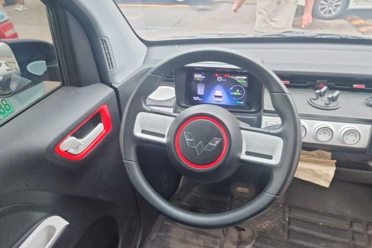 Used Wuling Hongguang MINIEV 2022 GAMEBOY 200km Play Edition with Lithium Iron Phosphate Steering Wheel