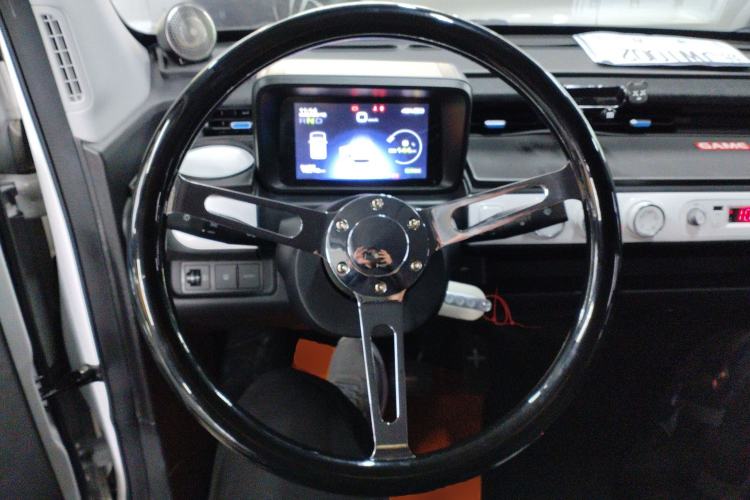 Used Wuling Hongguang MINIEV 2022 GAMEBOY 300km Enthusiast Model with Lithium Iron Phosphate Steering Wheel