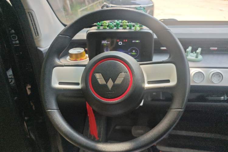 Used Wuling Hongguang MINIEV 2022 GAMEBOY 300km Enthusiast Model with Lithium Iron Phosphate Steering Wheel