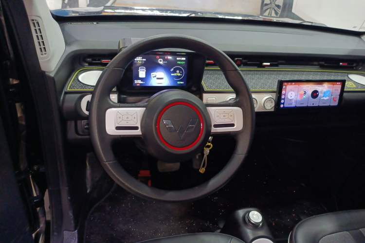 Used Wuling Hongguang MINIEV 2022 GAMEBOY 300km Enthusiast Model with Lithium Iron Phosphate Steering Wheel