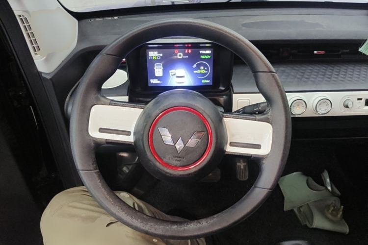 Used Wuling Hongguang MINIEV 2022 GAMEBOY 300km Enthusiast Model with Lithium Iron Phosphate Steering Wheel