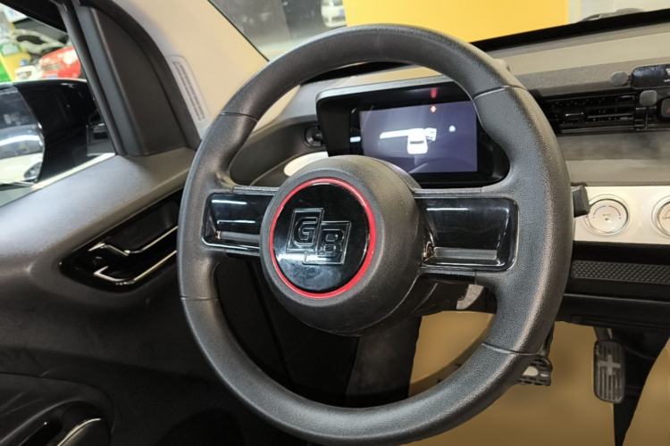 Used Wuling Hongguang MINIEV 2022 GAMEBOY 300km Enthusiast Model with Lithium Iron Phosphate Steering Wheel