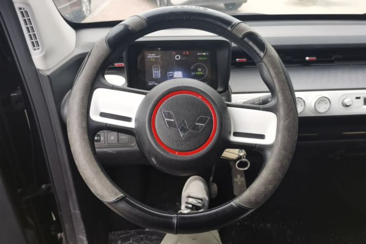 Used Wuling Hongguang MINIEV 2022 GAMEBOY 300km Enthusiast Model with Lithium Iron Phosphate Steering Wheel