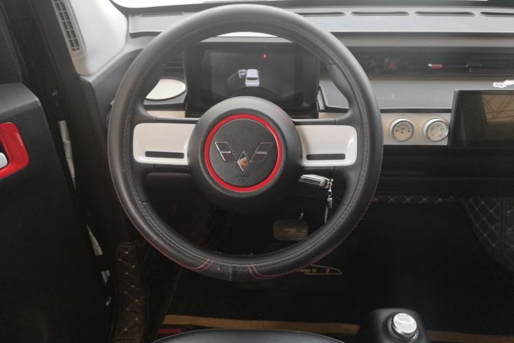 Used Wuling Hongguang MINIEV 2022 GAMEBOY 300km Enthusiast Model with Lithium Iron Phosphate Steering Wheel