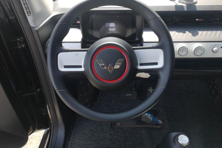 Used Wuling Hongguang MINIEV 2022 GAMEBOY 300km Enthusiast Model with Lithium Iron Phosphate Steering Wheel