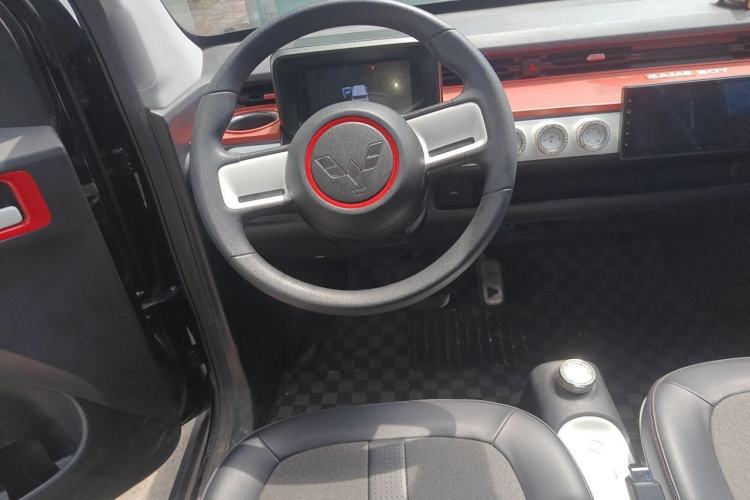 Used Wuling Hongguang MINIEV 2022 GAMEBOY 300km Enthusiast Model with Lithium Iron Phosphate Steering Wheel