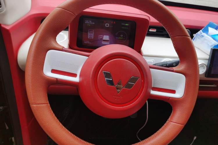 Used Wuling Hongguang MINIEV 2022 GAMEBOY 300km Enthusiast Model with Lithium Iron Phosphate Steering Wheel