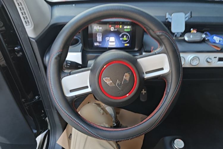 Used Wuling Hongguang MINIEV 2022 GAMEBOY 300km Enthusiast Model with Lithium Iron Phosphate Steering Wheel