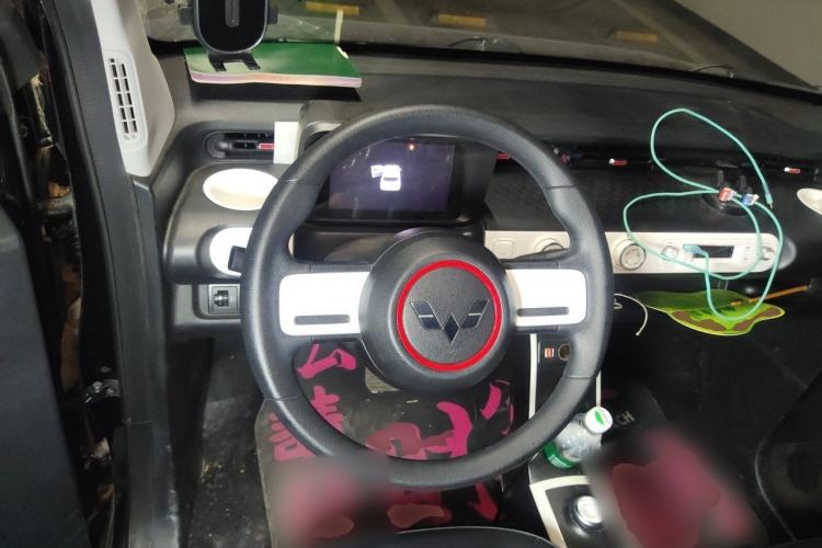 Used Wuling Hongguang MINIEV 2022 GAMEBOY 300km Enthusiast Model with Lithium Iron Phosphate Steering Wheel