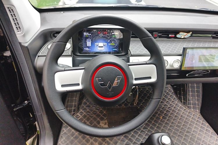 Used Wuling Hongguang MINIEV 2022 GAMEBOY 300km Enthusiast Model with Lithium Iron Phosphate Steering Wheel