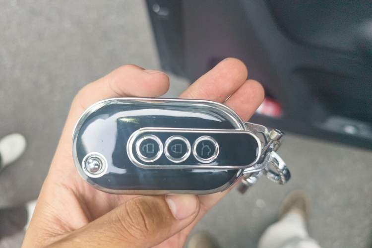 Used Wuling Hongguang MINIEV 2022 GAMEBOY 300km Enthusiast Model with Lithium Iron Phosphate Vehicle Key