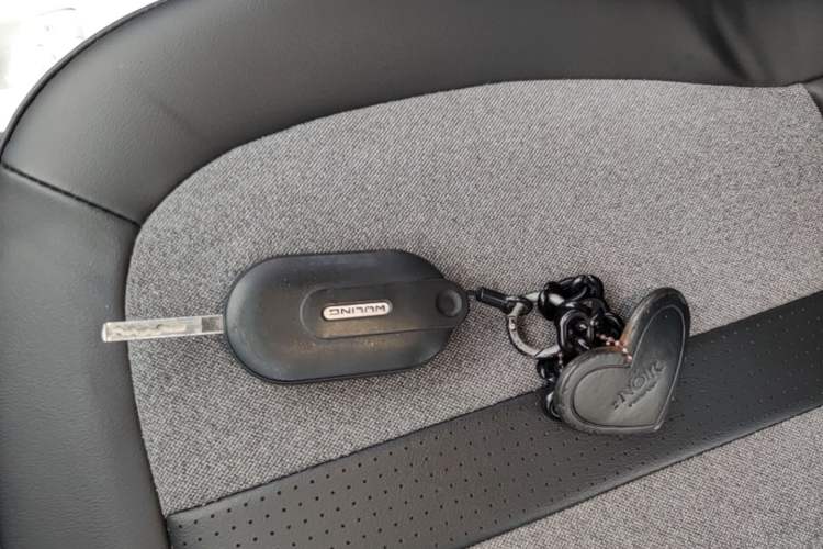 Used Wuling Hongguang MINIEV 2022 GAMEBOY 300km Enthusiast Model with Lithium Iron Phosphate Vehicle Key