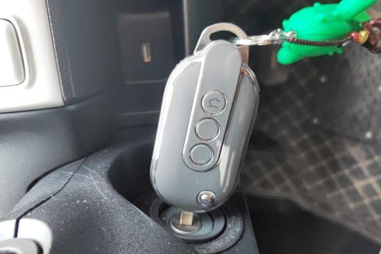 Used Wuling Hongguang MINIEV 2022 GAMEBOY 200km Gaming Edition with Lithium Iron Phosphate Vehicle Key