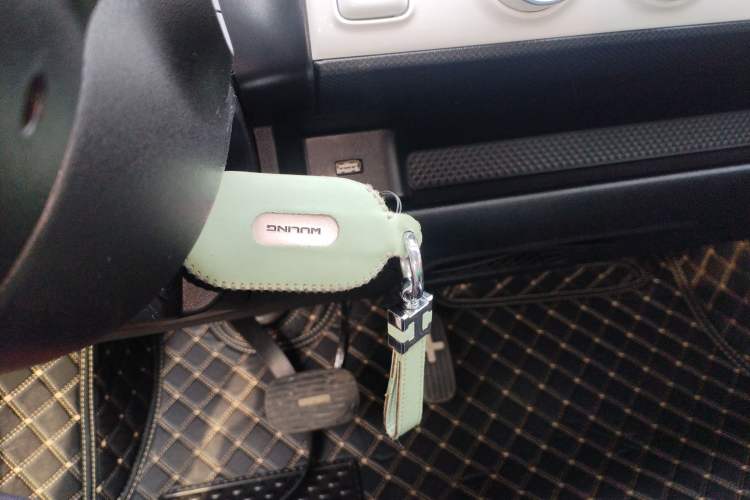 Used Wuling Hongguang MINIEV 2022 GAMEBOY 200km Play Edition with Lithium Iron Phosphate Vehicle Key