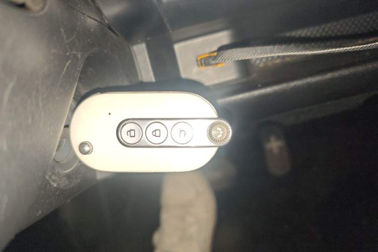 Used Wuling Hongguang MINIEV 2022 GAMEBOY 300km Enthusiast Model with Lithium Iron Phosphate Vehicle Key