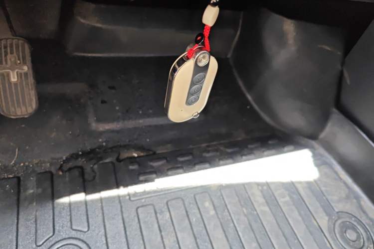 Used Wuling Hongguang MINIEV 2022 GAMEBOY 300km Enthusiast Model with Lithium Iron Phosphate Vehicle Key