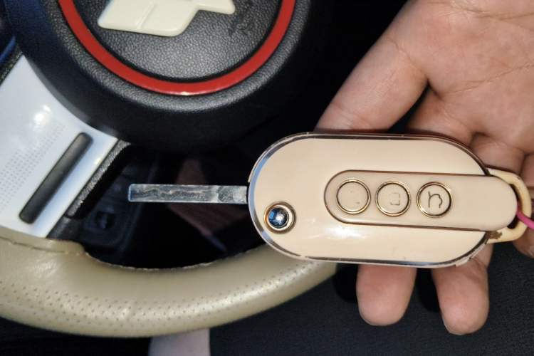 Used Wuling Hongguang MINIEV 2022 GAMEBOY 200km Gaming Edition with Lithium Iron Phosphate Vehicle Key