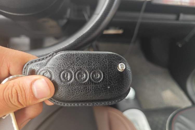 Used Wuling Hongguang MINIEV 2022 GAMEBOY 300km Enthusiast Model with Lithium Iron Phosphate Vehicle Key