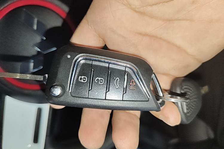 Used Wuling Hongguang MINIEV 2022 GAMEBOY 200km Gaming Edition with Lithium Iron Phosphate Vehicle Key