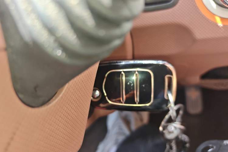 Used Wuling Hongguang MINIEV 2022 Macaron Fashion Model Lithium Iron Phosphate Vehicle Key