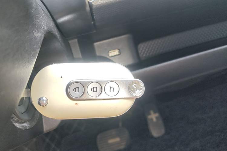 Used Wuling Hongguang MINIEV 2022 GAMEBOY 200km Gaming Edition with Lithium Iron Phosphate Vehicle Key