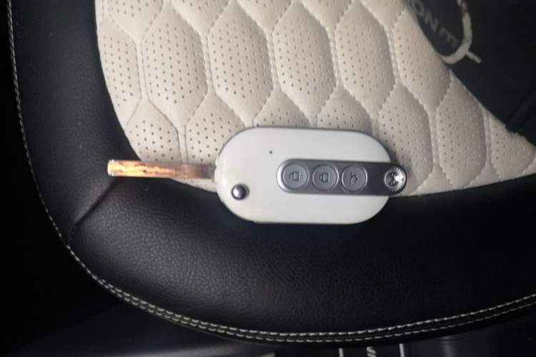 Used Wuling Hongguang MINIEV 2022 Macaron Premium Model – Lithium Iron Phosphate Vehicle Key
