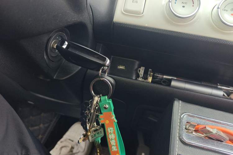 Used Wuling Hongguang MINIEV 2022 GAMEBOY 200km Gaming Edition with Lithium Iron Phosphate Vehicle Key