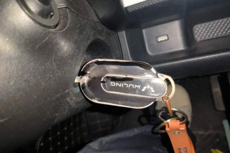 Used Wuling Hongguang MINIEV 2022 GAMEBOY 200km Gaming Edition with Lithium Iron Phosphate Vehicle Key