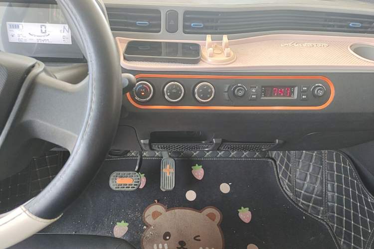 Used Wuling Hongguang MINIEV 2022 Zizai Version Lithium Iron Phosphate Audio And AC Panel