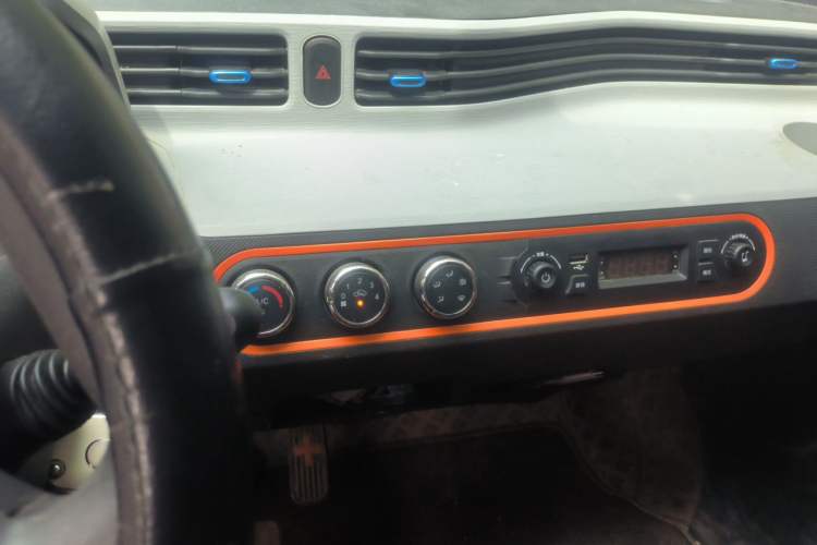 Used Wuling Hongguang MINIEV 2022 Macaron Fashion Model Lithium Iron Phosphate Audio And AC Panel