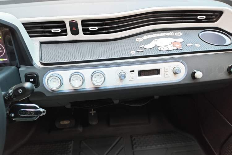 Used Wuling Hongguang MINIEV 2022 Macaron Premium Model – Lithium Iron Phosphate Audio And AC Panel
