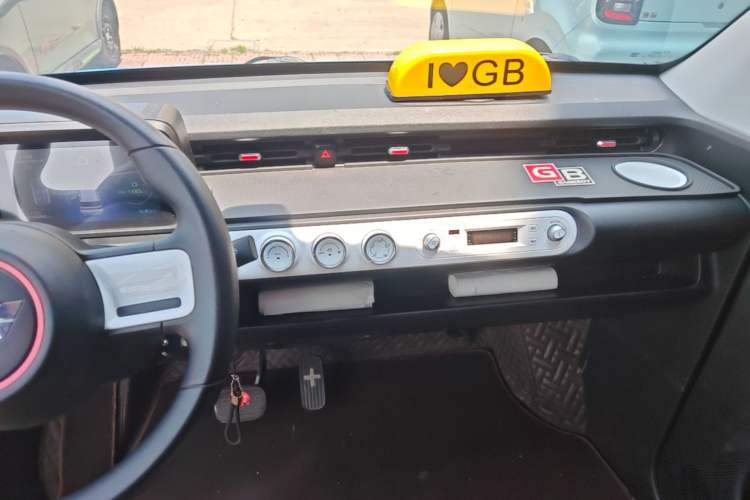 Used Wuling Hongguang MINIEV 2022 GAMEBOY 300km Enthusiast Model with Lithium Iron Phosphate Audio And AC Panel