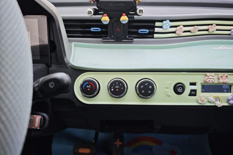 Used Wuling Hongguang MINIEV 2022 Easy Version Lithium Iron Phosphate Audio And AC Panel