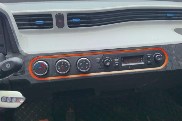 Used Wuling Hongguang MINIEV 2022 Macaron Premium Model – Lithium Iron Phosphate Audio And AC Panel