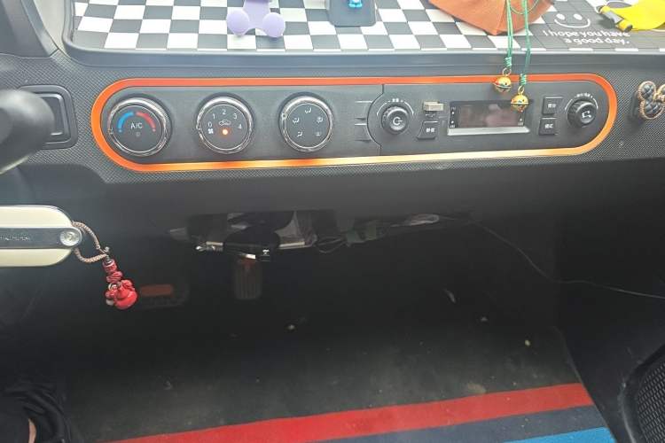 Used Wuling Hongguang MINIEV 2022 Zizai Version Lithium Iron Phosphate Audio And AC Panel