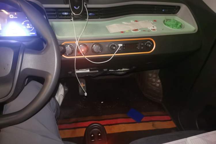 Used Wuling Hongguang MINIEV 2022 Zizai Version Lithium-NMC Audio And AC Panel