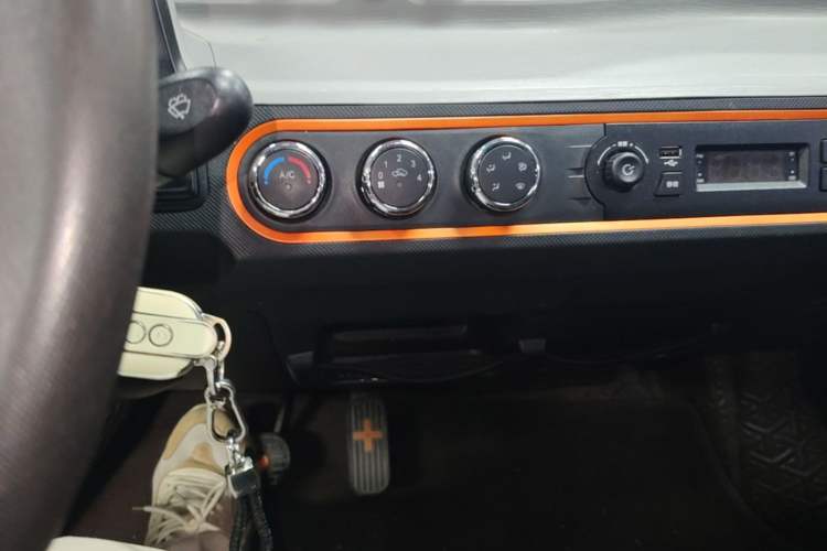 Used Wuling Hongguang MINIEV 2022 Enjoy Edition Lithium Iron Phosphate Audio And AC Panel
