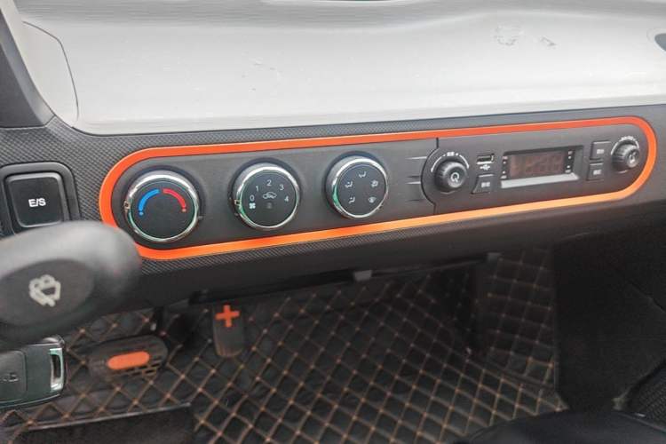 Used Wuling Hongguang MINIEV 2022 Easy Version Lithium Iron Phosphate Audio And AC Panel