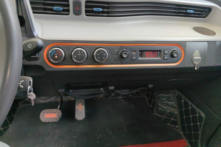 Used Wuling Hongguang MINIEV 2022 Easy Version Lithium Iron Phosphate Audio And AC Panel