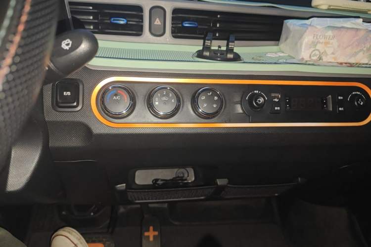 Used Wuling Hongguang MINIEV 2022 Zizai Version Lithium Iron Phosphate Audio And AC Panel