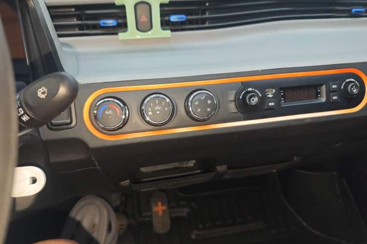 Used Wuling Hongguang MINIEV 2022 Zizai Version Lithium Iron Phosphate Audio And AC Panel