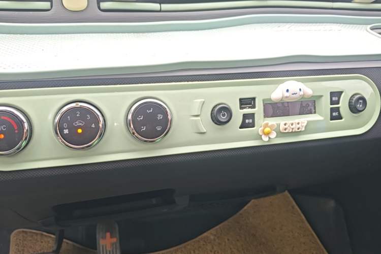 Used Wuling Hongguang MINIEV 2022 Zizai Version Lithium-NMC Audio And AC Panel
