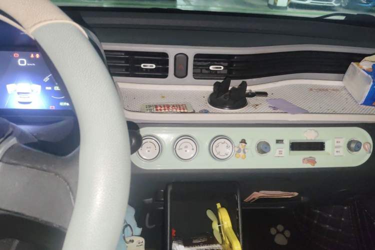 Used Wuling Hongguang MINIEV 2022 Macaron Premium Model – Lithium Iron Phosphate Audio And AC Panel
