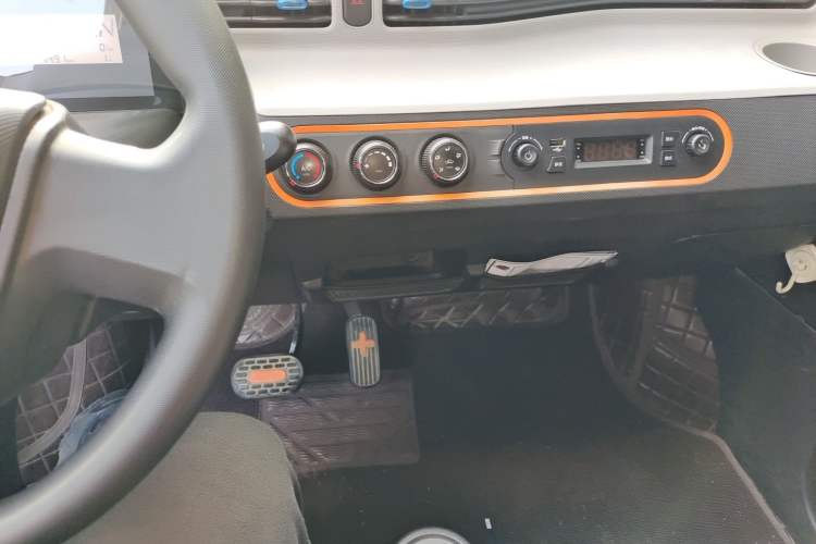 Used Wuling Hongguang MINIEV 2022 Easy Version Lithium-NMC Audio And AC Panel