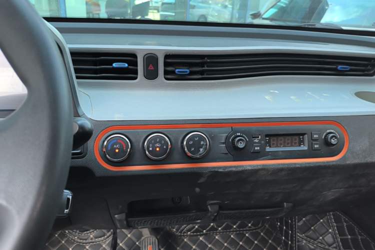 Used Wuling Hongguang MINIEV 2022 Easy Version Lithium Iron Phosphate Audio And AC Panel