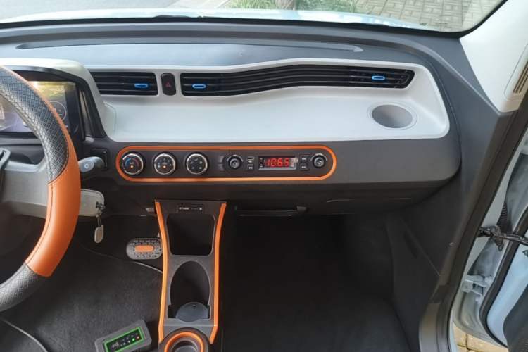 Used Wuling Hongguang MINIEV 2022 Zizai Version Lithium Iron Phosphate Audio And AC Panel