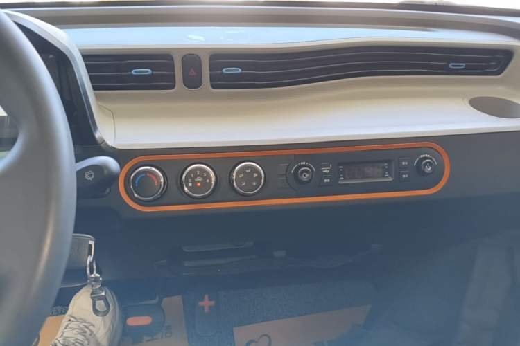 Used Wuling Hongguang MINIEV 2022 Easy Version Lithium Iron Phosphate Audio And AC Panel