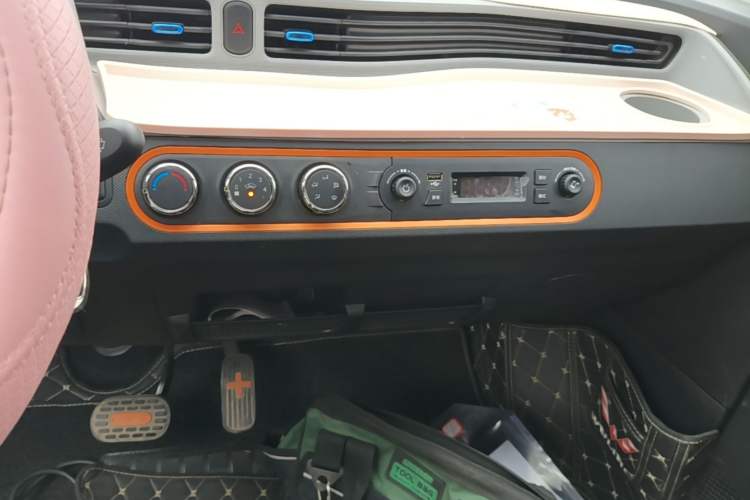Used Wuling Hongguang MINIEV 2022 Easy Version Lithium Iron Phosphate Audio And AC Panel