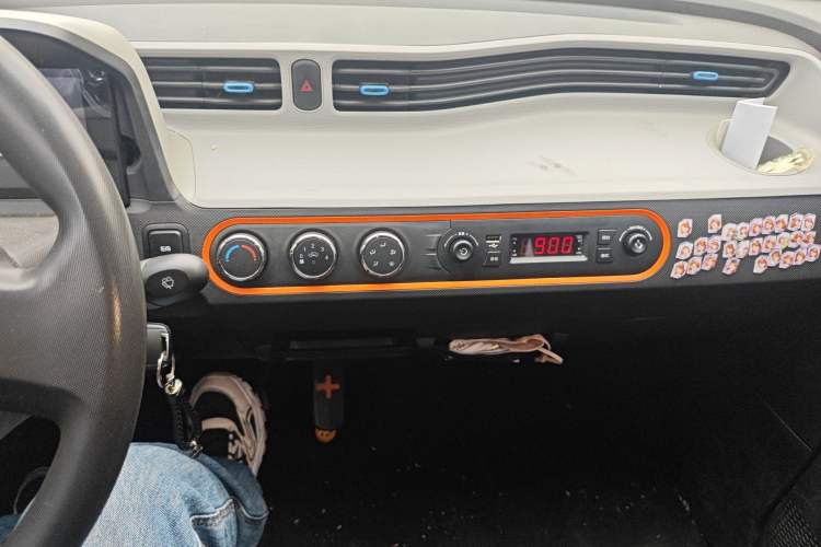 Used Wuling Hongguang MINIEV 2022 Easy Version Lithium Iron Phosphate Audio And AC Panel