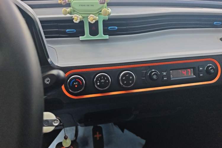 Used Wuling Hongguang MINIEV 2022 Zizai Version Lithium Iron Phosphate Audio And AC Panel